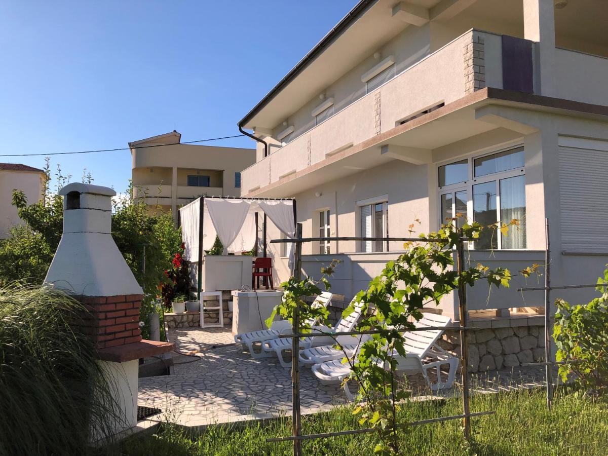 Apartments Mikelic Kampor Exterior photo